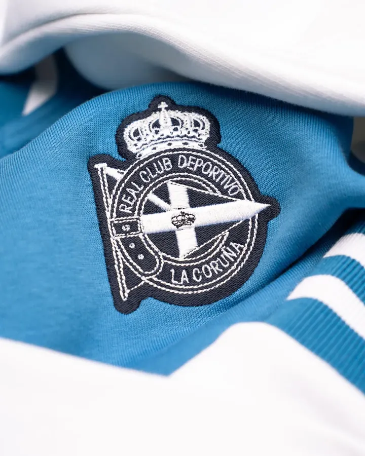 Escudo bordado del Deportivo de La Coruña en la bomber «Canteira»